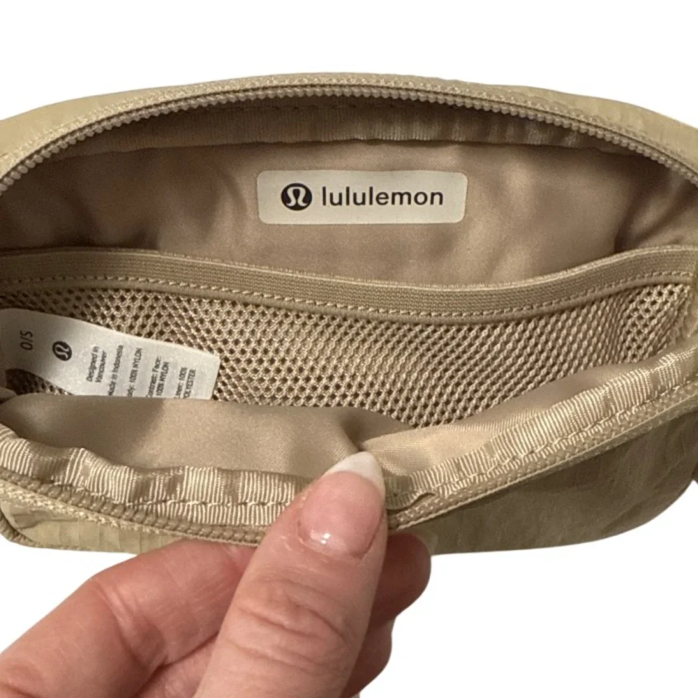 Lululemon Mini Belt Bag - Trench - NWOT! - Picture 4 of 6